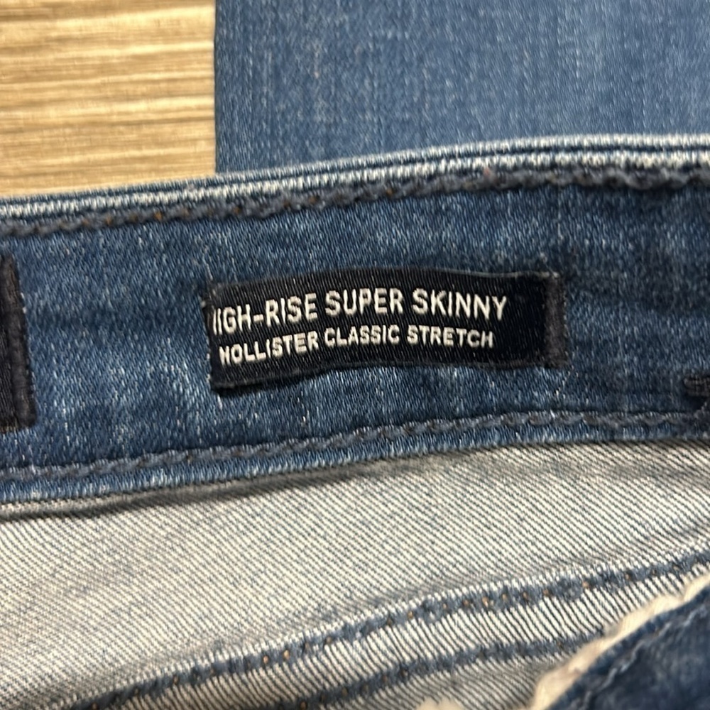 HOLLISTER High-Rise Skinny Jeans - Picture 4 of 9